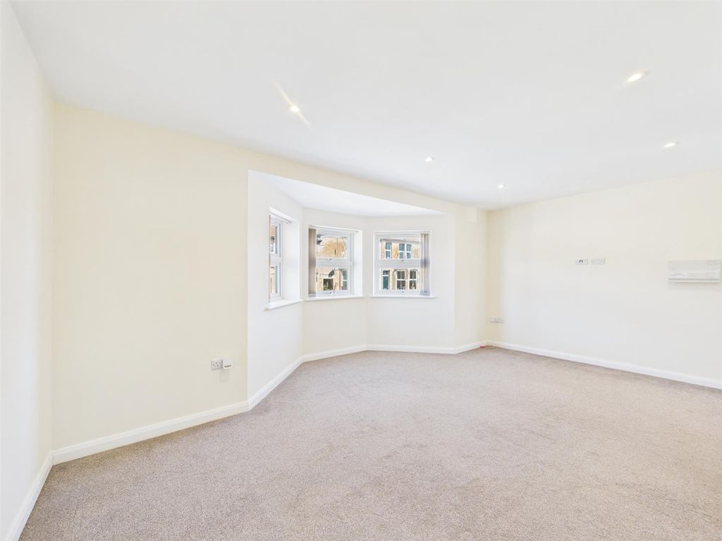 Additional image 4 of 2 bed flat for sale27A Park Lane, Chippenham SN15