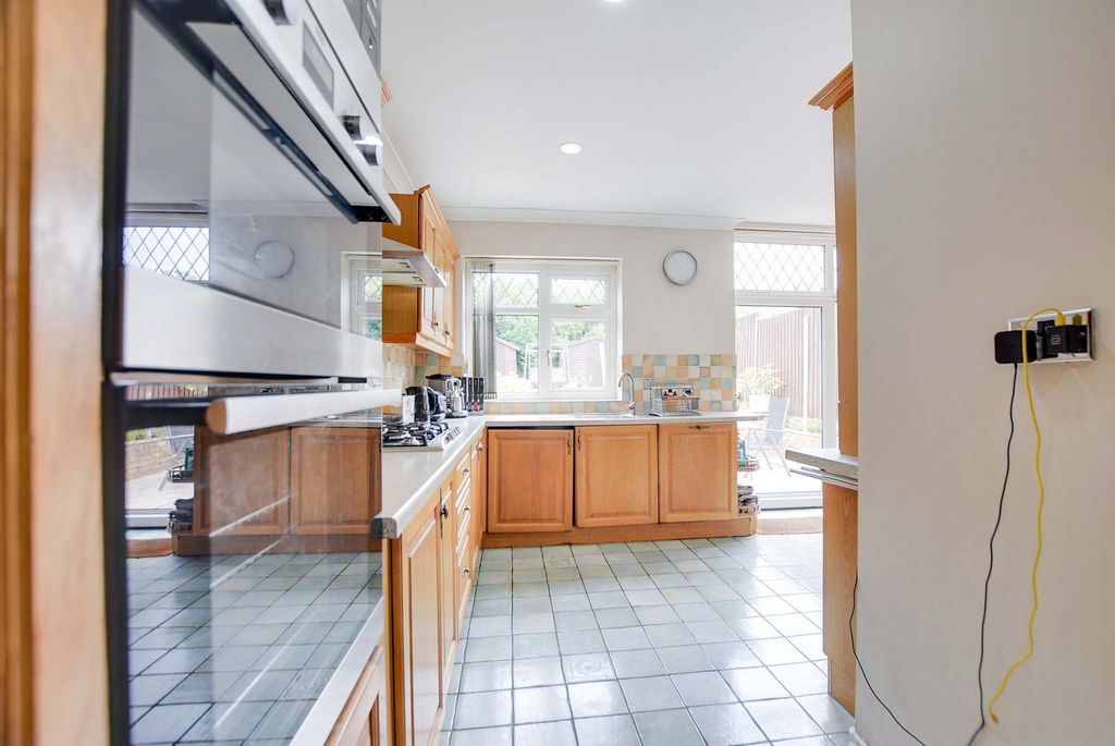 Additional image 10 of 3 bed semi-detached house for saleGainsborough Road, Knighton, Leicester LE2