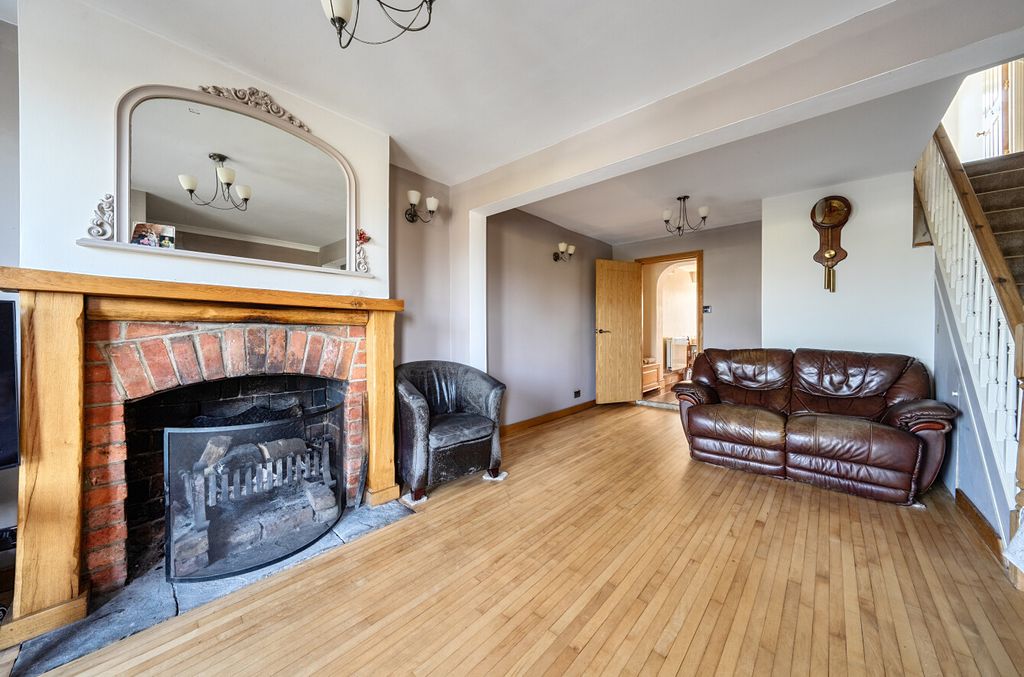 Additional image 2 of 3 bed terraced house for salePavy Cottages, Markham Road, Swindon SN4