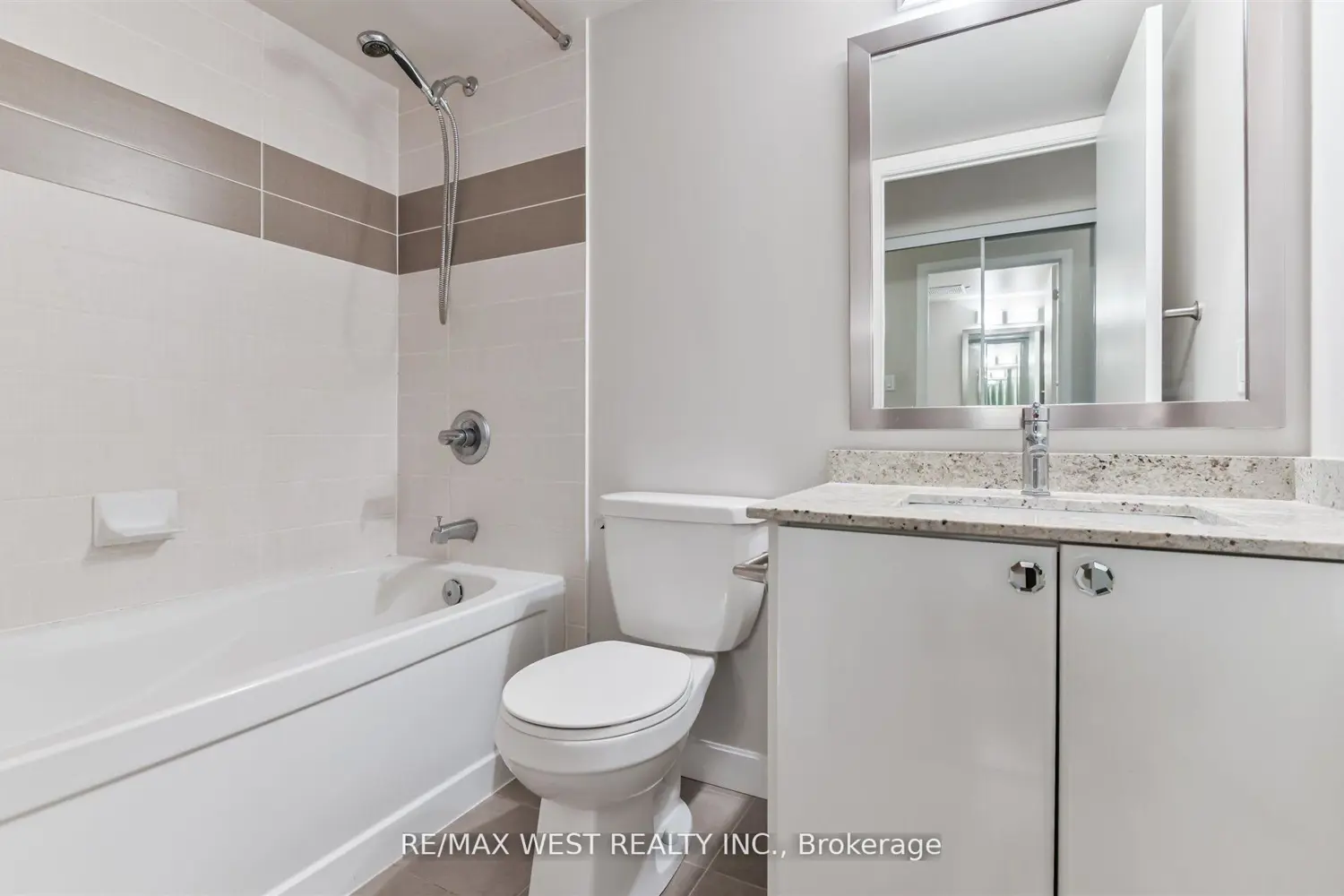 Additional image 11 of 33 Bay Street 903