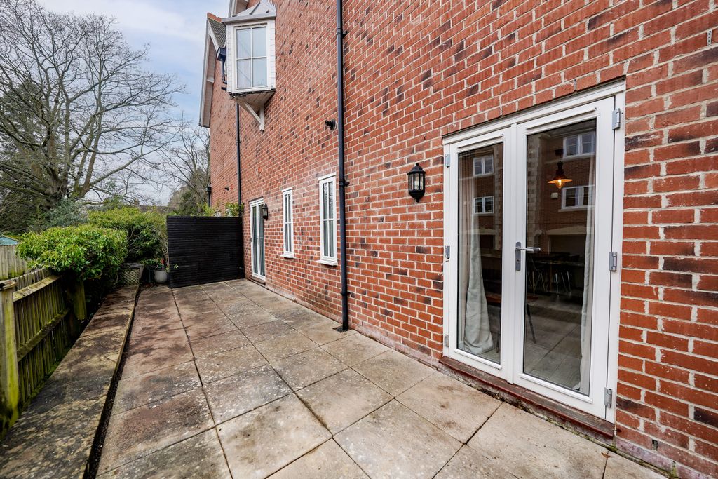 Additional image 14 of 2 bed flat for saleElms Road, Stoneygate, Leicester LE2