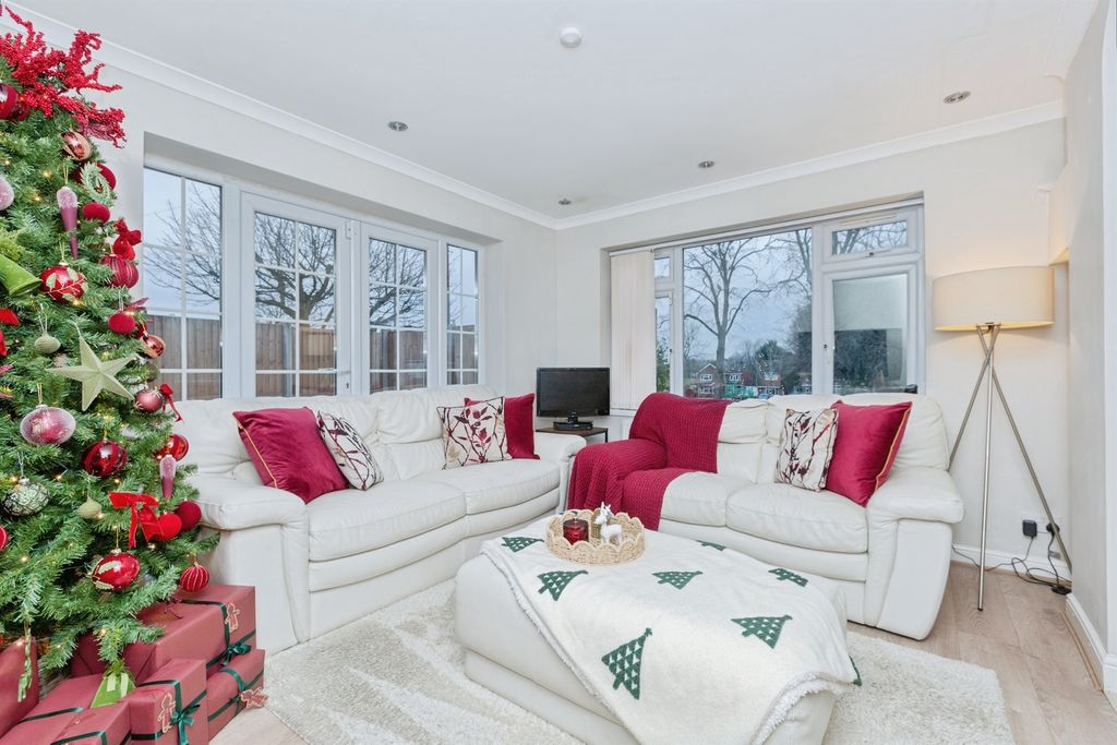 4 bed detached house for saleOakdene Road, Leicester LE2 photo 2