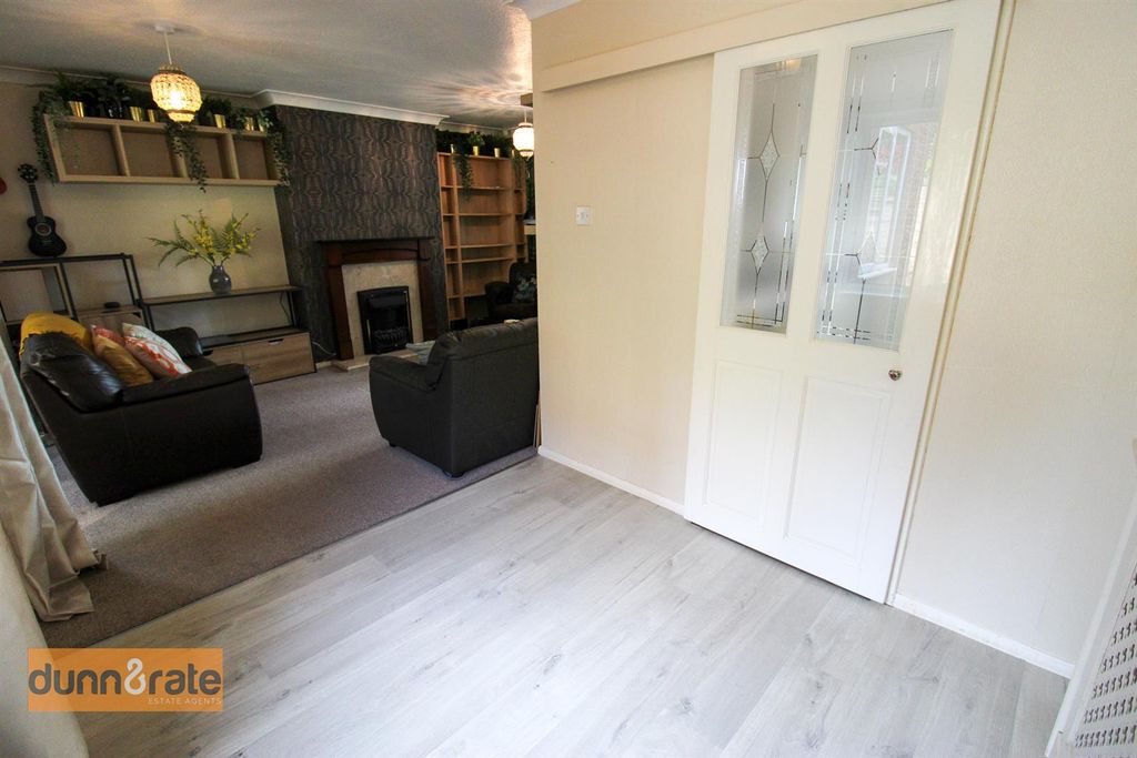 3 bed link detached house for saleParkside Crescent, Endon, Stoke-On-Trent ST9 photo 5