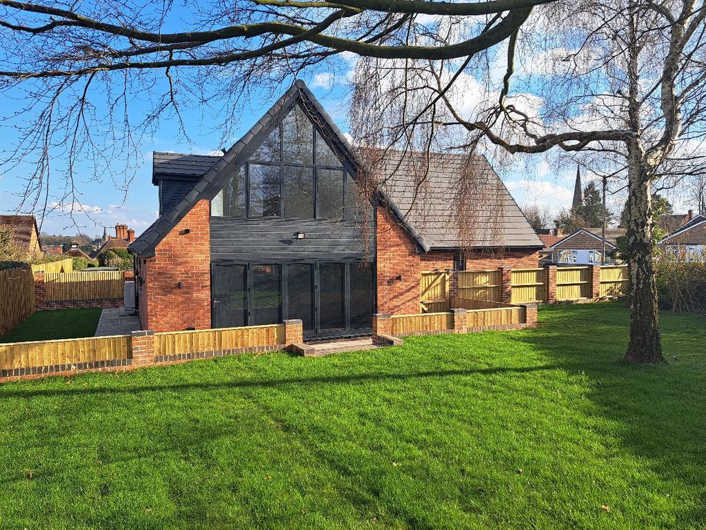 4 bed bungalow for saleBeecroft Avenue, Lichfield WS13
