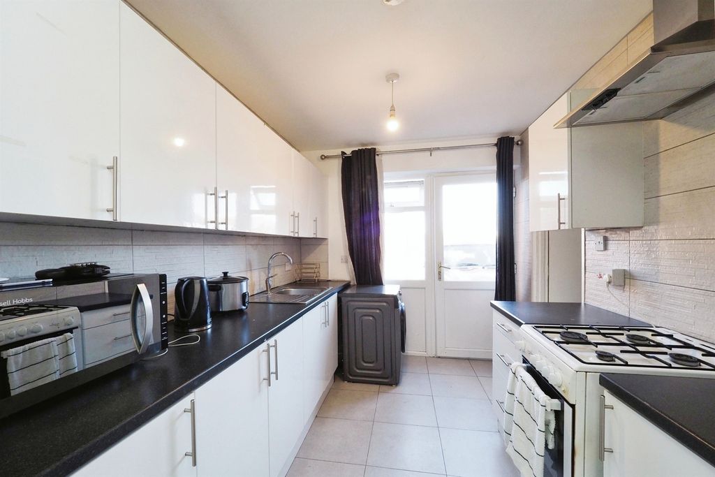 Additional image 3 of 4 bed end terrace house for saleUpper Temple Walk, Leicester LE4