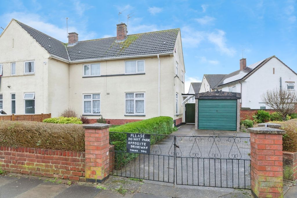 3 bed semi-detached house for saleHarringworth Road, Leicester, Leicestershire LE5