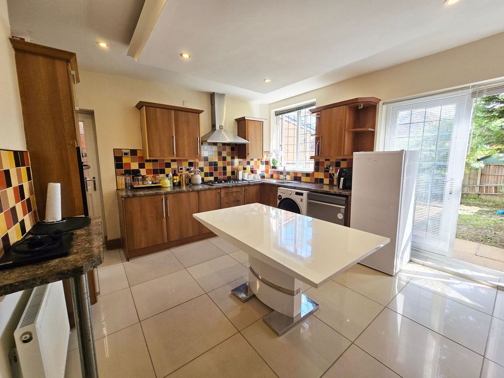 3 bed semi-detached house for saleBryngarth Crescent, Leicester LE5