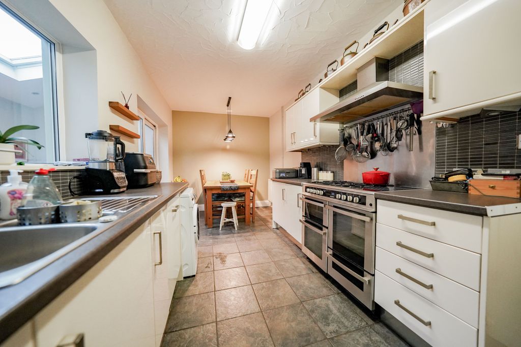 Additional image 3 of 5 bed end terrace house for salePeters Drive, Leicester, Leicestershire LE5
