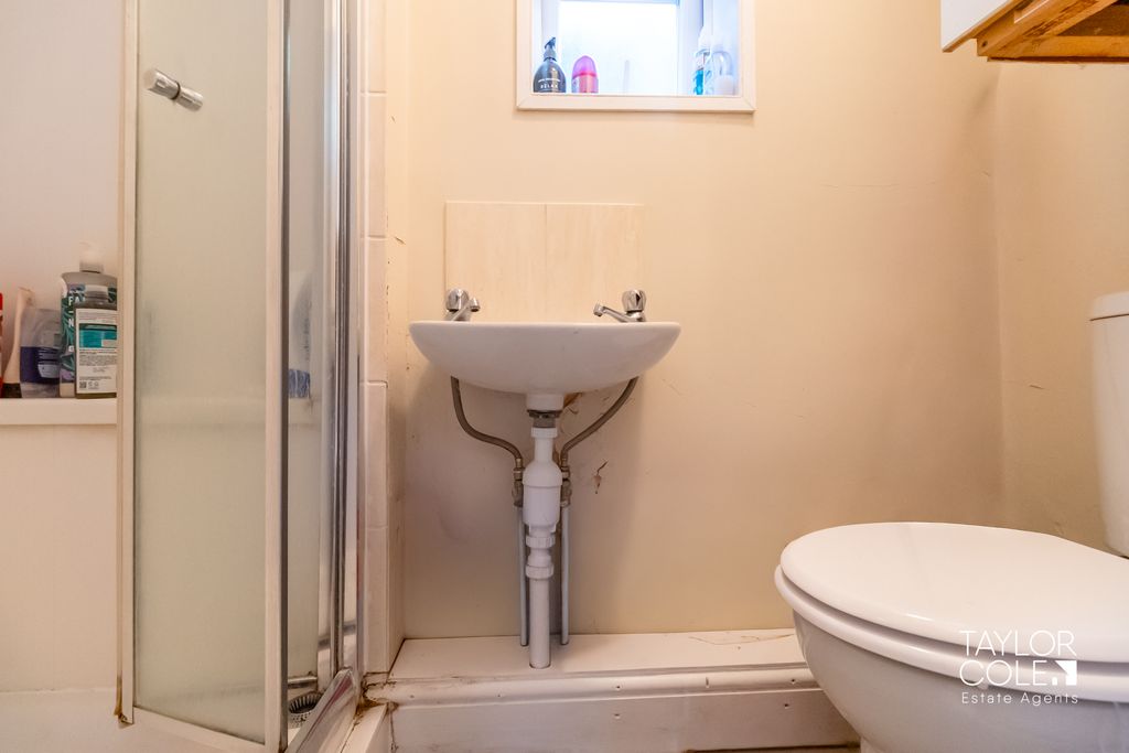 Additional image 6 of 5 bed terraced house for saleTamworth Road, Two Gates, Tamworth B77