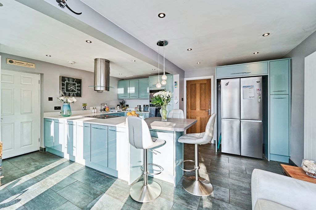 3 bed link detached house for saleCartersfield Lane, Stonnall WS9 photo 4