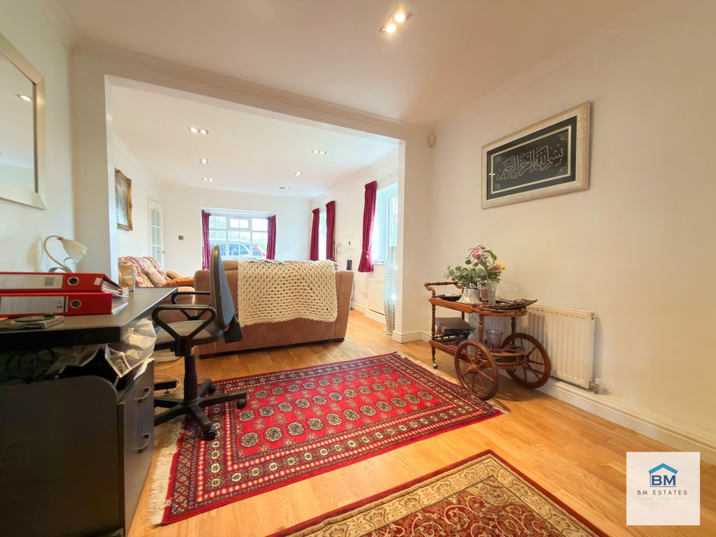 Additional image 3 of 4 bed detached house for saleBurnet Close, Hamilton LE5