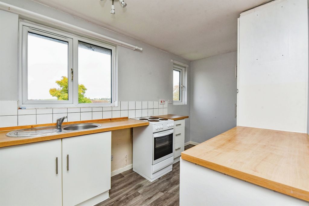1 bed maisonette for saleHighgrove Close, Calne SN11
