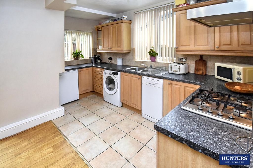 Additional image 7 of 3 bed semi-detached house for saleOakleigh Avenue, Glen Parva, Leicester LE2