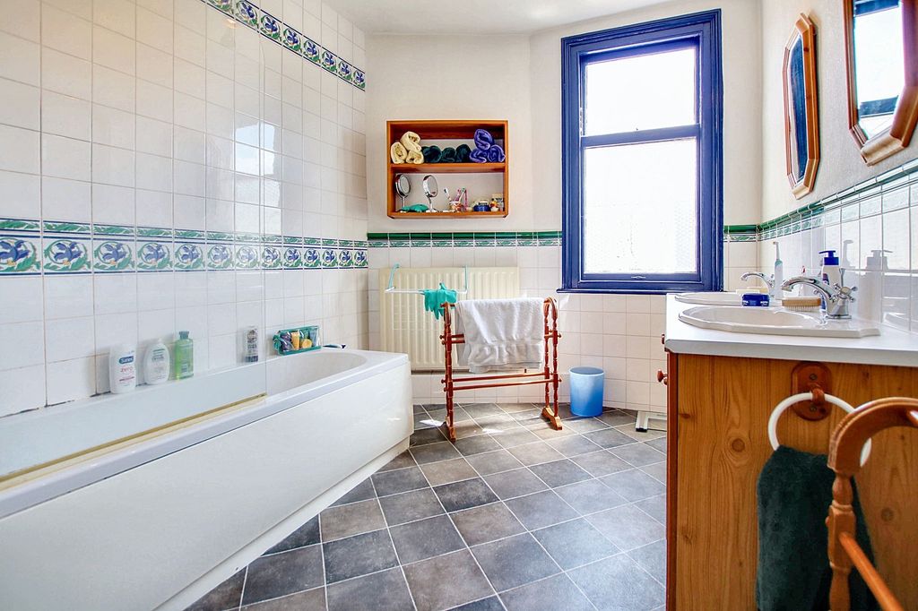 Additional image 28 of 5 bed semi-detached house for saleAlexandra Road, Leicester LE2