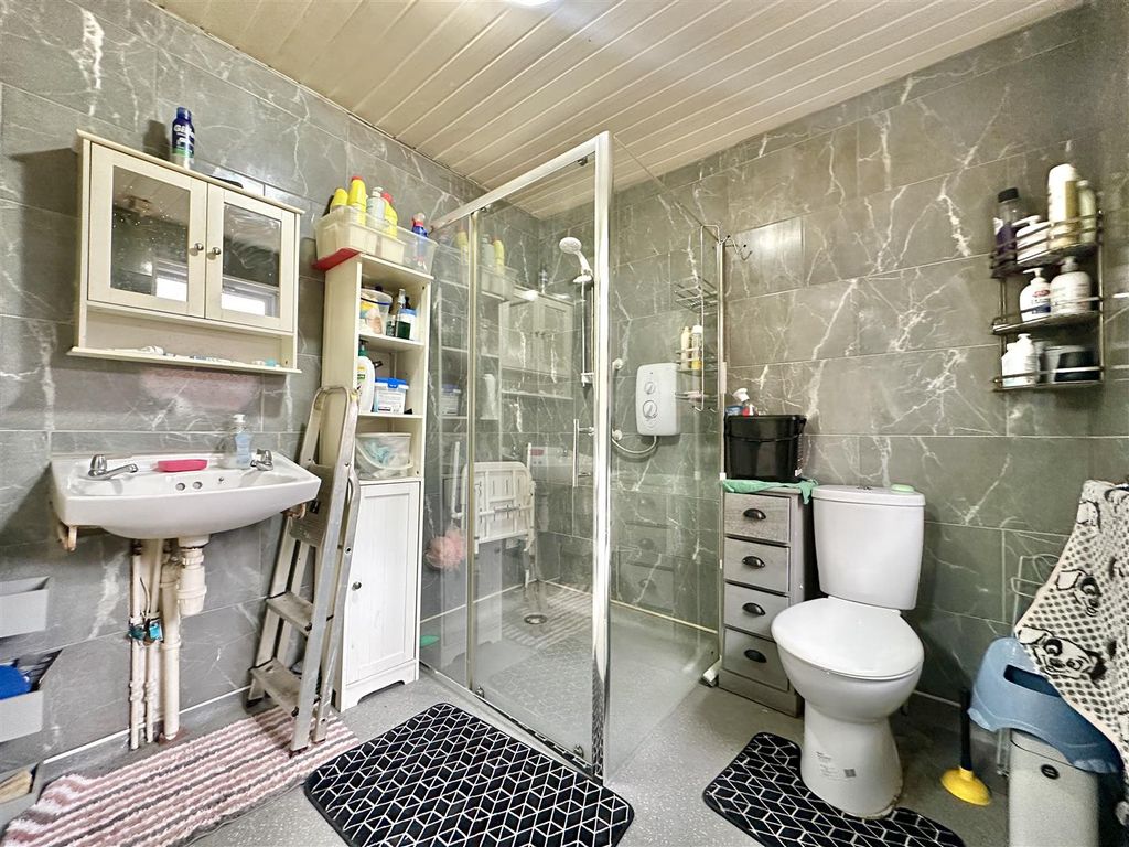 3 bed terraced house for saleDoncaster Road, Belgrave, Leicester LE4 photo 5