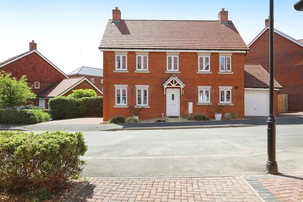 Additional image 2 of 4 bed detached house for saleBeckingham Road, Amesbury, Salisbury SP4