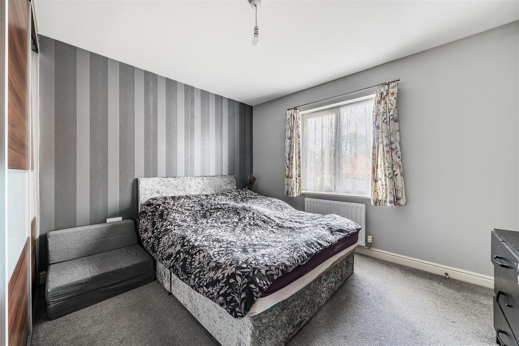 4 bed detached house for saleRowan Drive, Devizes SN10 photo 4
