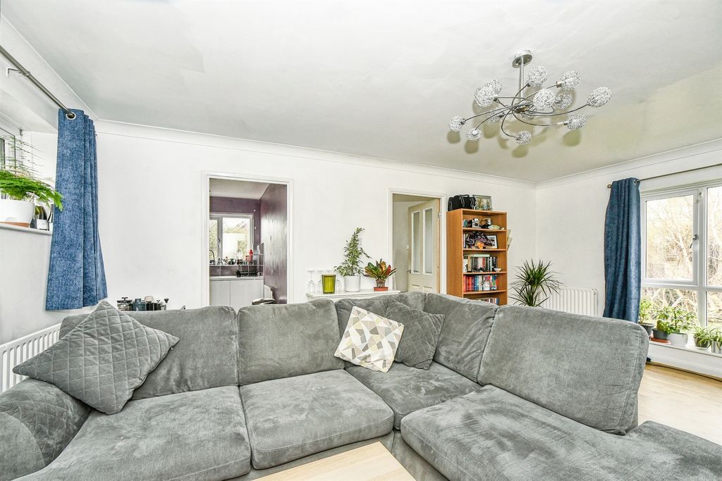 Additional image 5 of 2 bed property for saleKingfisher Drive, Durrington, Salisbury SP4