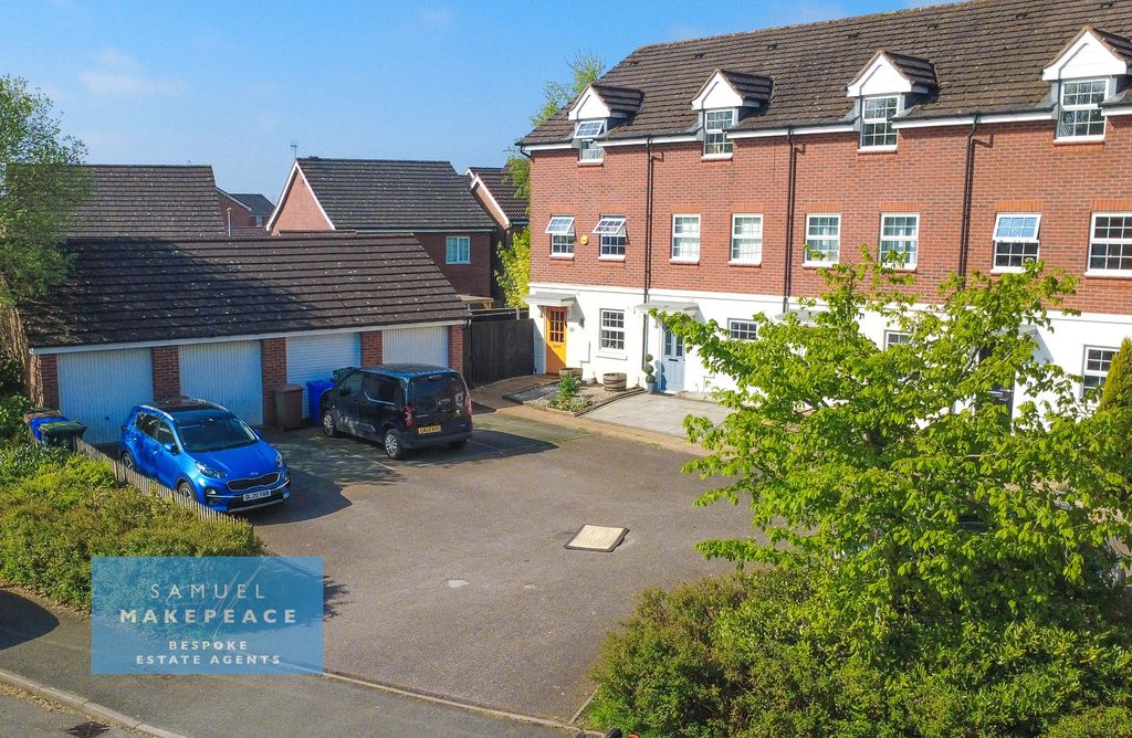4 bed end terrace house for saleBlackbird Way, Packmoor, Stoke-On-Trent ST7