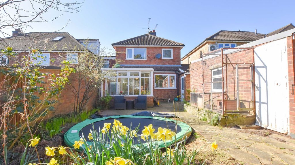4 bed detached house for saleBollington Road, Oadby, Leicester LE2 photo 4