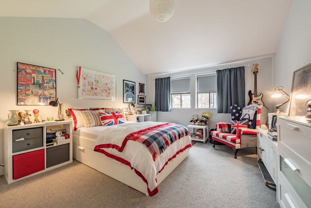 Additional image 10 of 6 bed detached house for saleCirencester Road, Ashton Keynes, Wiltshire SN6