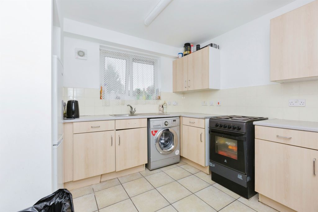 2 bed maisonette for saleCalgary Road, Leicester LE1 photo 3