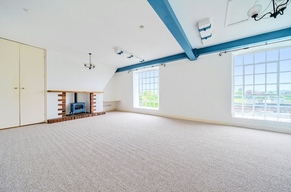 2 bed flat for saleSt Leonards, Exeter EX2 photo 2