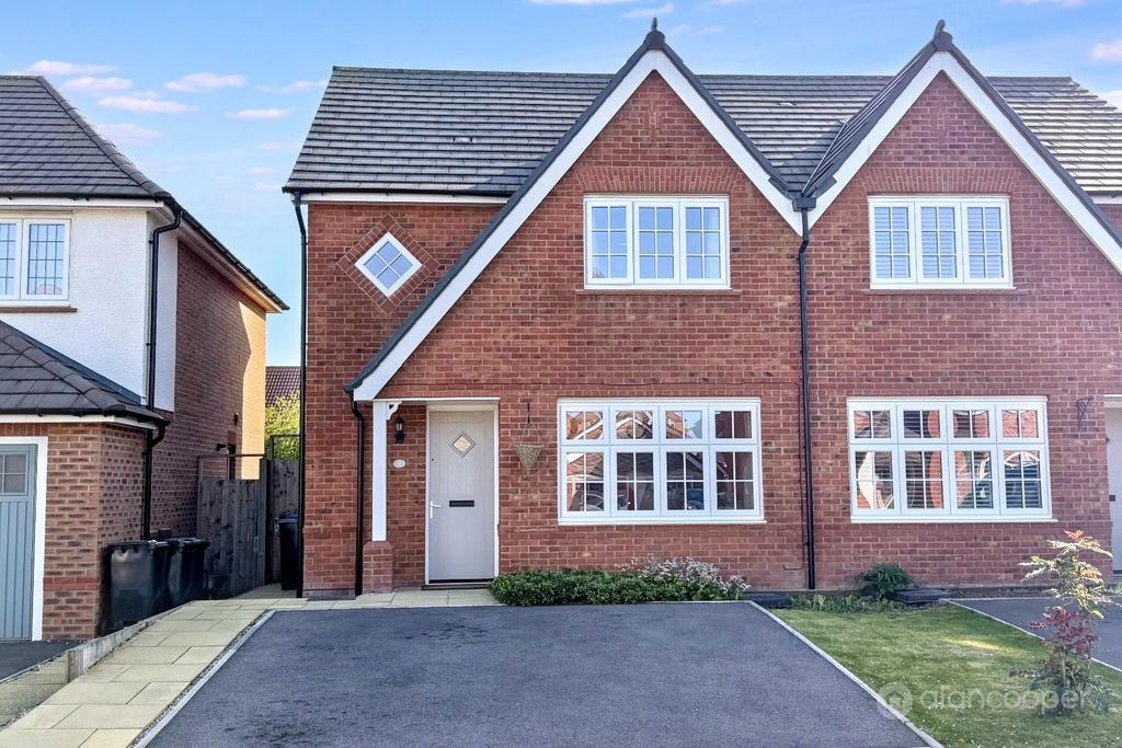 3 bed semi-detached house for saleHadrian Way, Heritage Fields, Nuneaton CV11