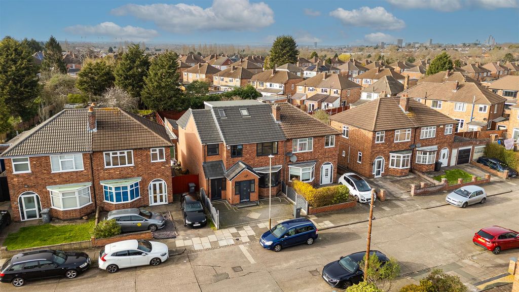 5 bed semi-detached house for saleNorthdene Road, Leicester LE2