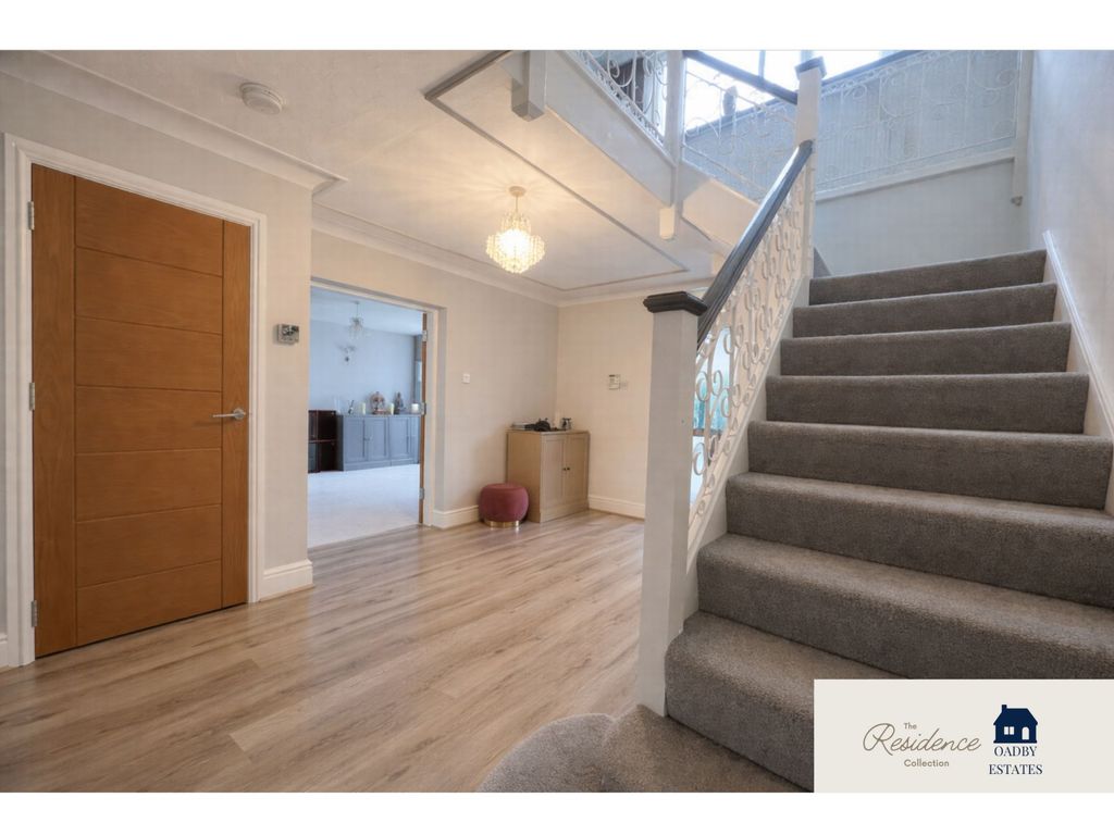 4 bed detached house for saleThe Oval, Oadby LE2 photo 4
