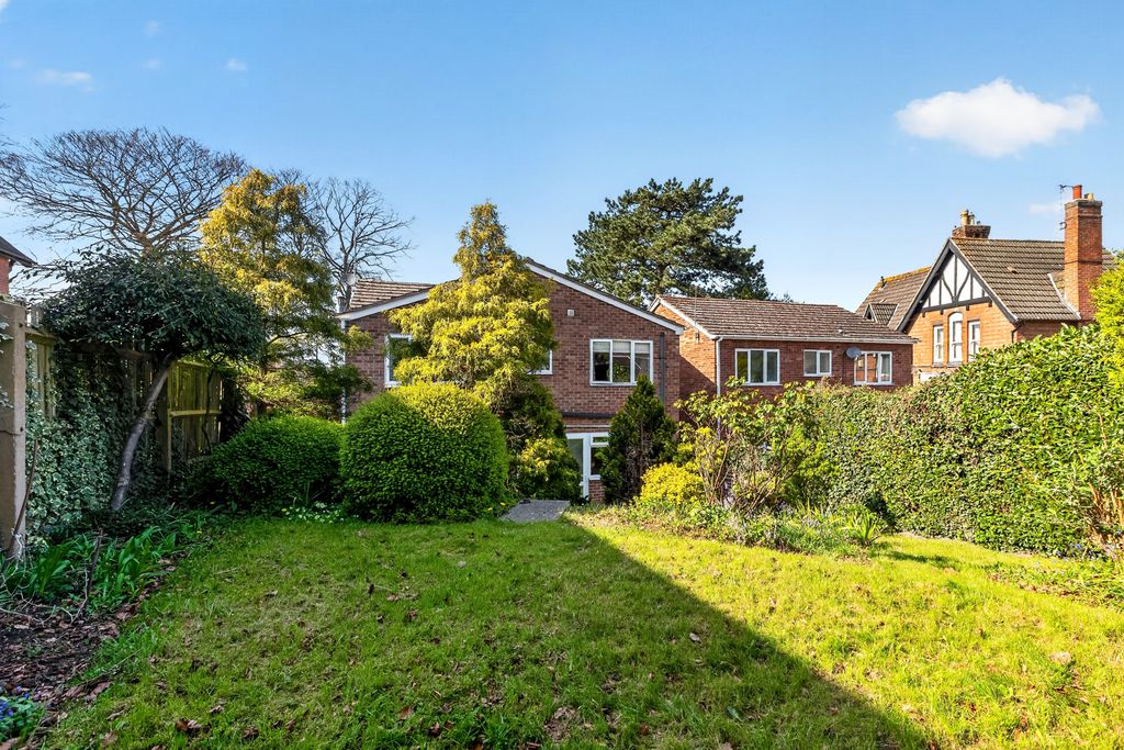 4 bed detached house for saleLutterworth Road, Leicester LE2