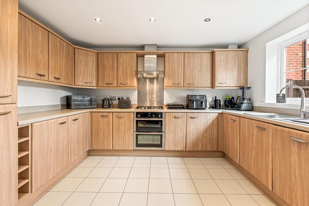 Additional image 7 of 5 bed end terrace house for saleElm Tree Court, Leicester LE2