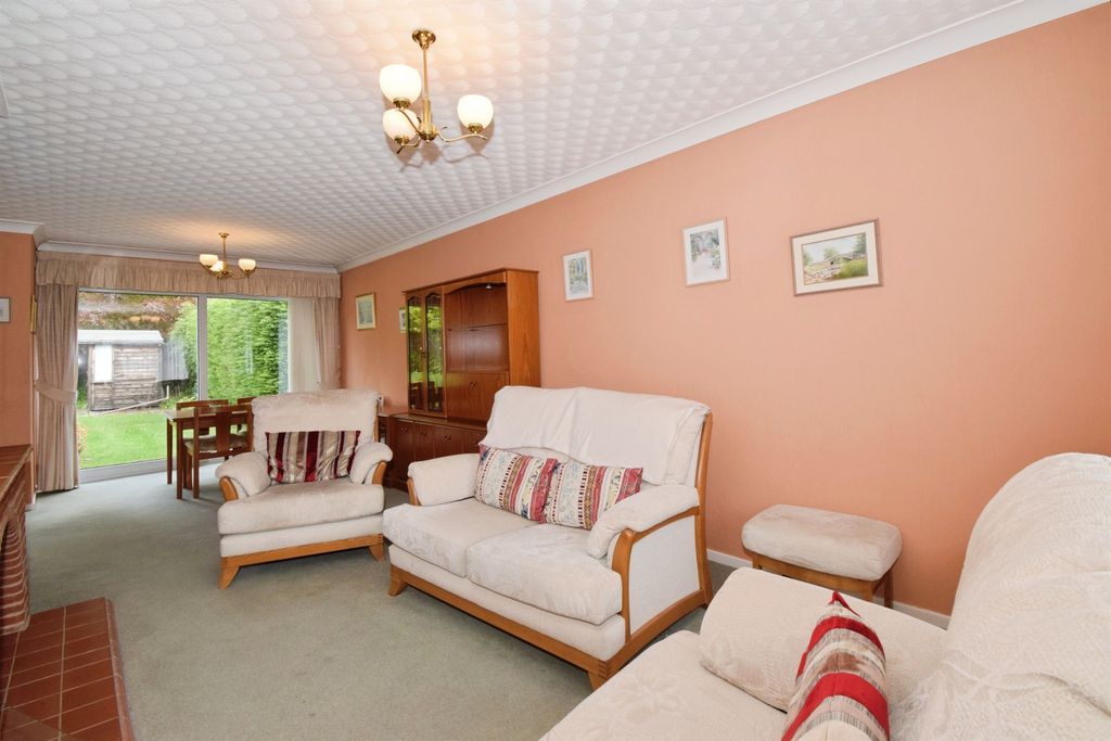 2 bed detached bungalow for saleWayside Drive, Oadby, Leicester LE2 photo 2