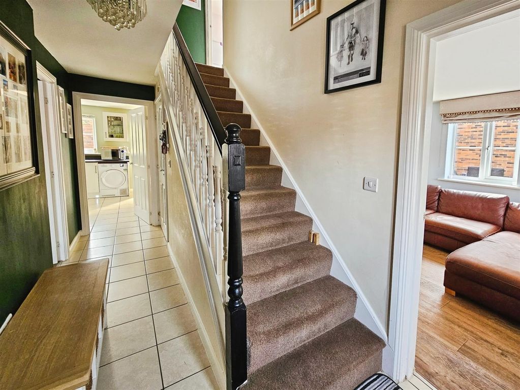 5 bed detached house for saleDavos Drive, Biddulph, Staffordshire Moorlands ST8 photo 4