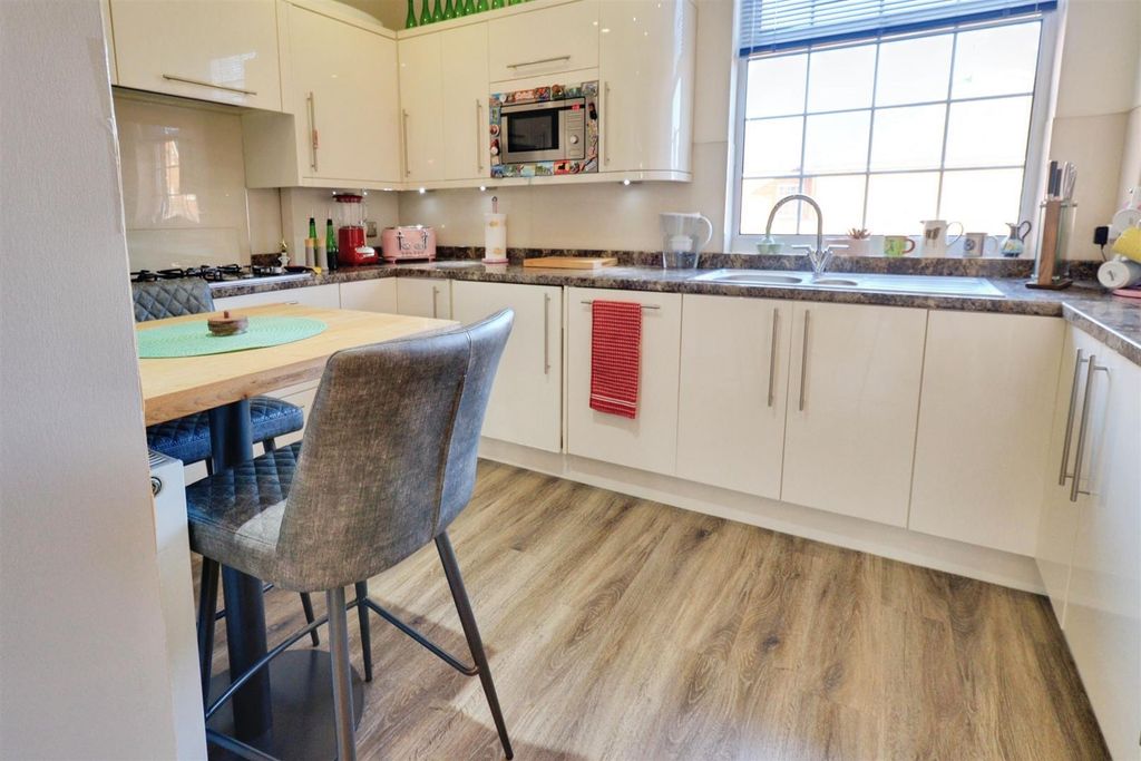 Additional image 18 of 3 bed flat for saleBrackenwood Mews, Weston, Crewe CW2