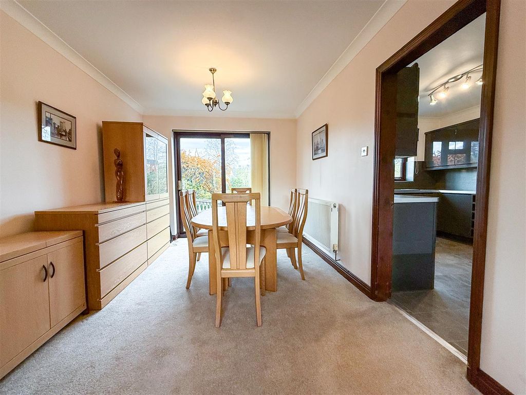 4 bed detached house for saleField View, Biddulph ST8 photo 5