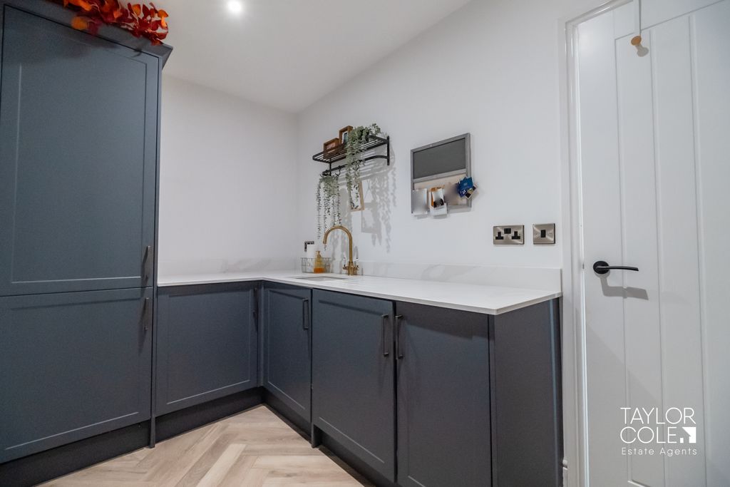Additional image 12 of 3 bed semi-detached house for saleComberford Road, Tamworth B79
