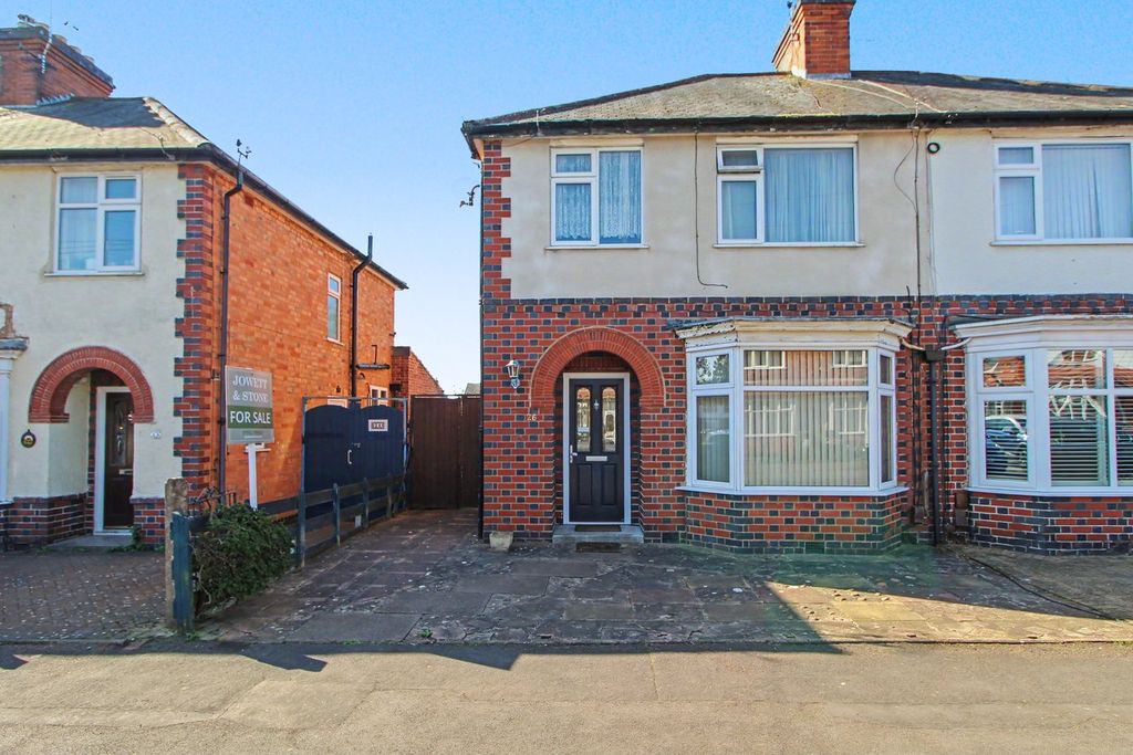 3 bed semi-detached house for saleRichmond Drive, Glen Parva, Leicester LE2