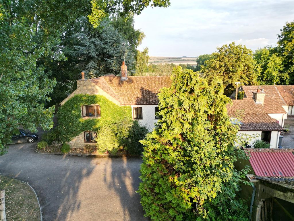 6 bed detached house for saleHisomley, Dilton Marsh BA13