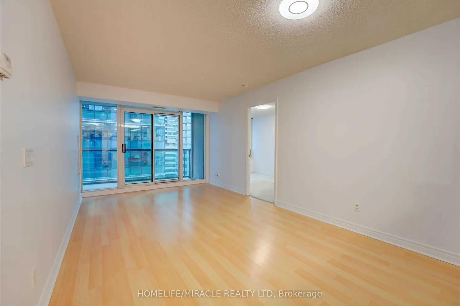 Additional image 10 of 30 Grand Trunk Crescent 1509