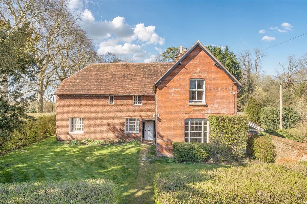 4 bed farmhouse for saleKennel Farmhouse, Clarendon, Wiltshire SP5