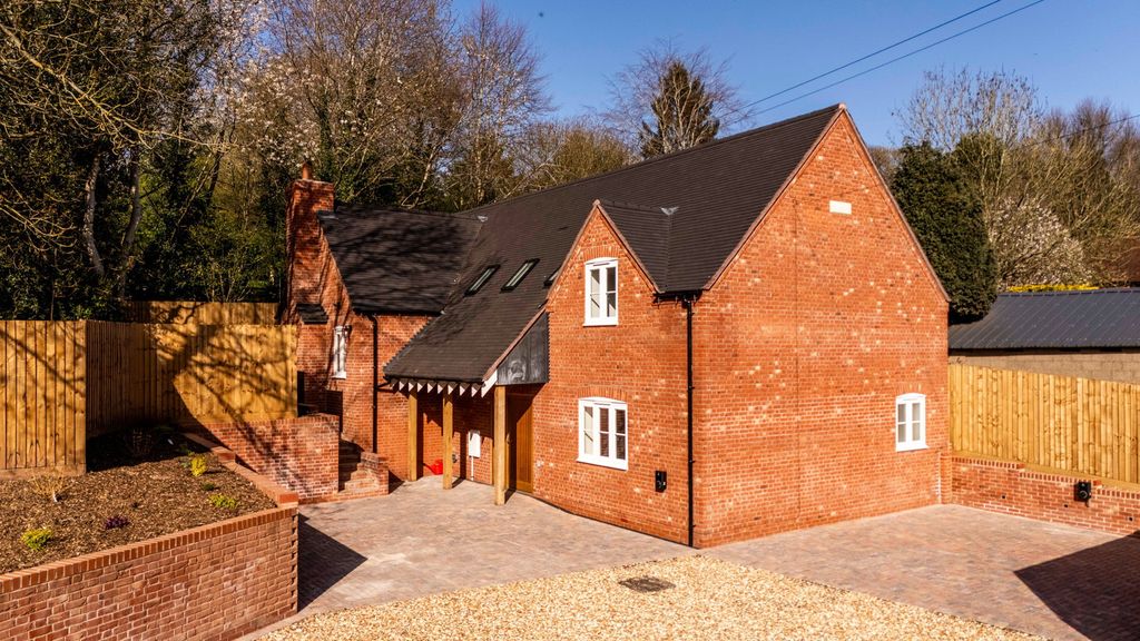 3 bed detached house for saleChestnut Cottage, Bagot Street, Abbots Bromley WS15