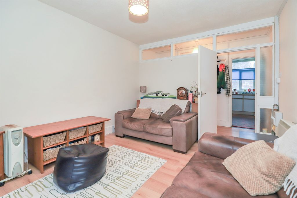 Additional image 7 of 2 bed flat for saleNewbridge Crescent, Wolverhampton WV6