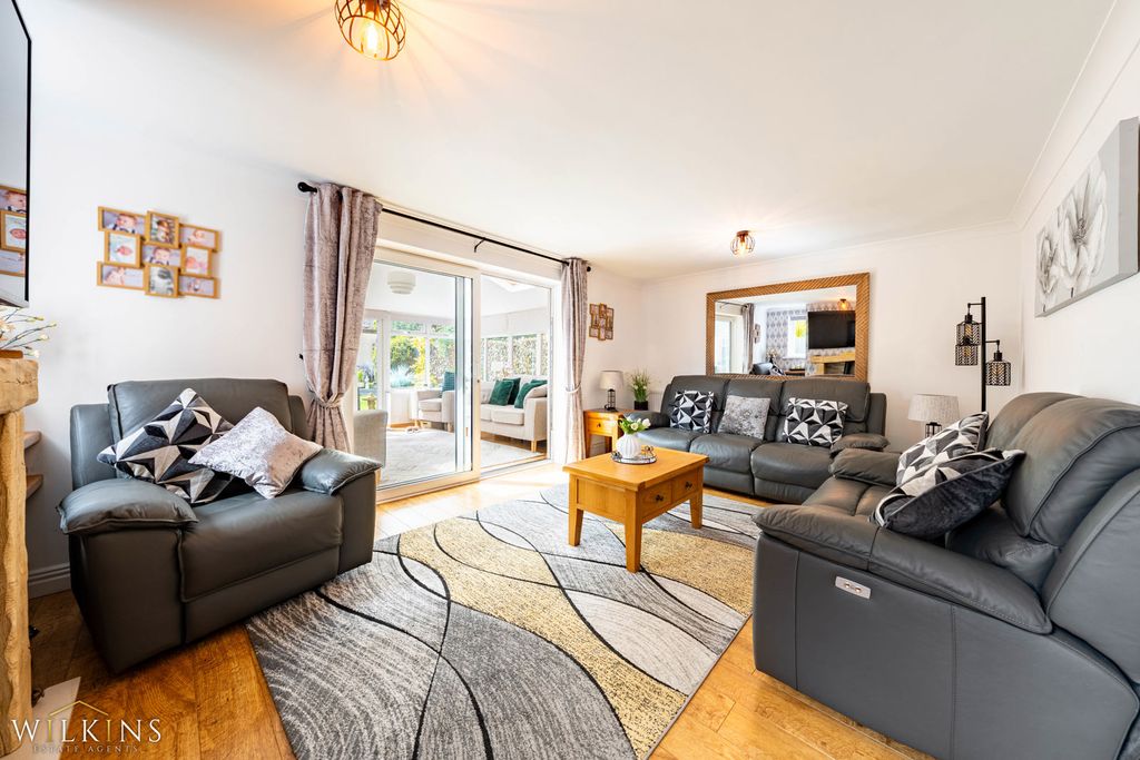 Additional image 2 of 4 bed detached house for saleField Close, Kettlebrook, Tamworth, Staffordshire B77
