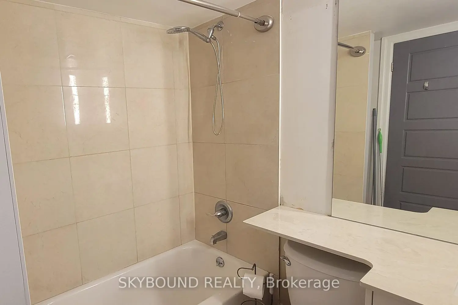 Additional image 8 of 1040 The Queensway 919