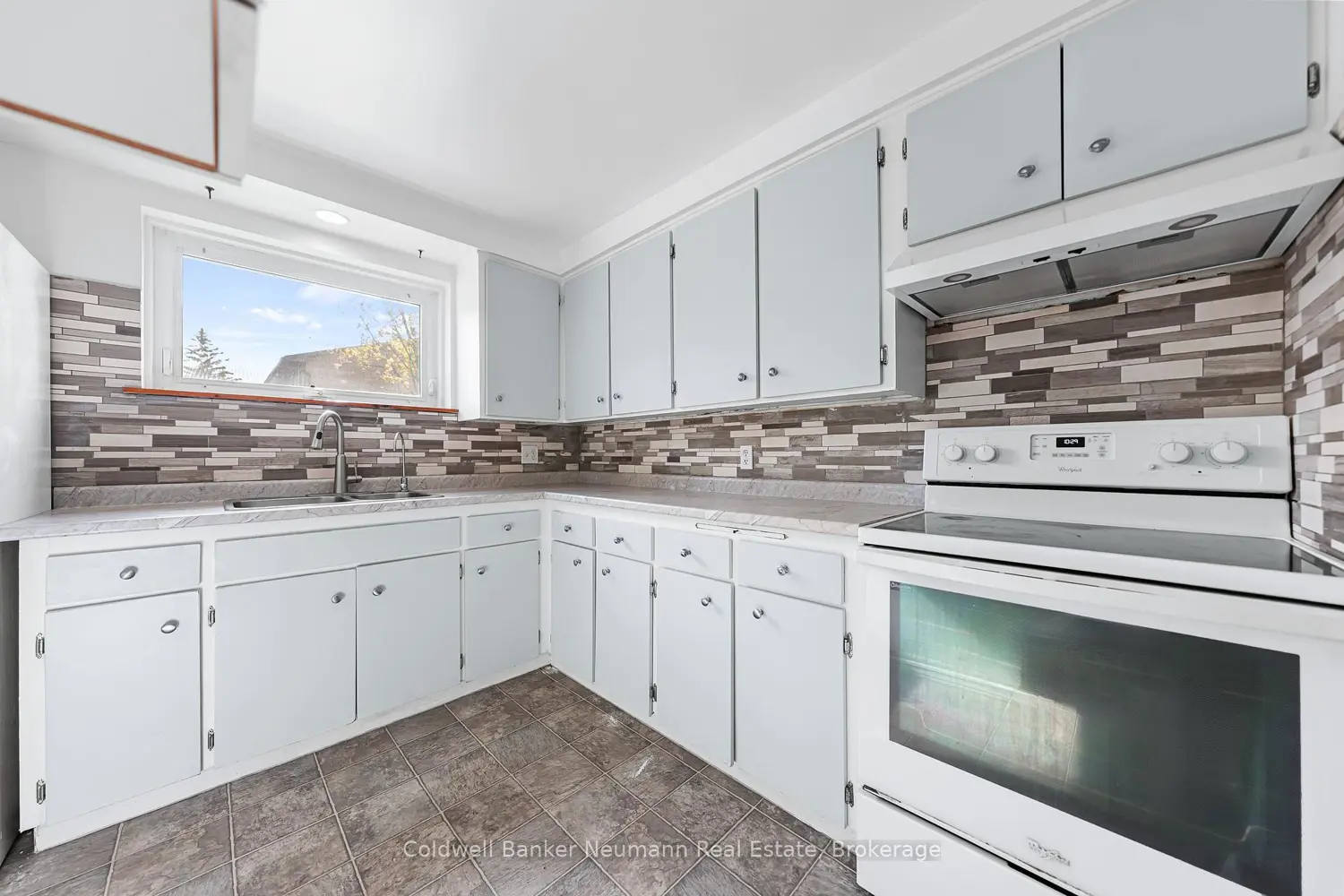 539 Willow Road 19 photo 2