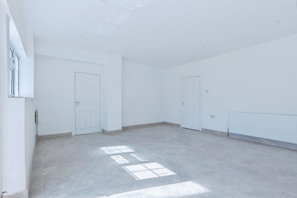 Additional image 9 of 7 bed detached house for saleSwithland Avenue, Leicester, Leicestershire LE4