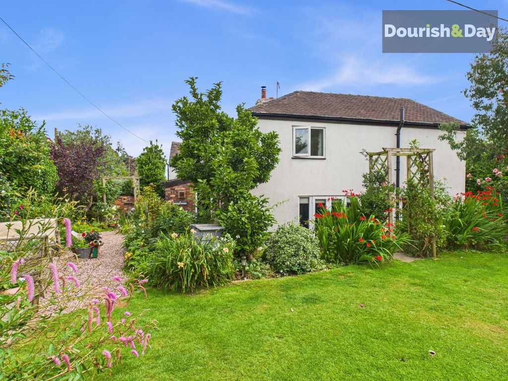 4 bed detached house for saleChapel Lane, Hookgate TF9
