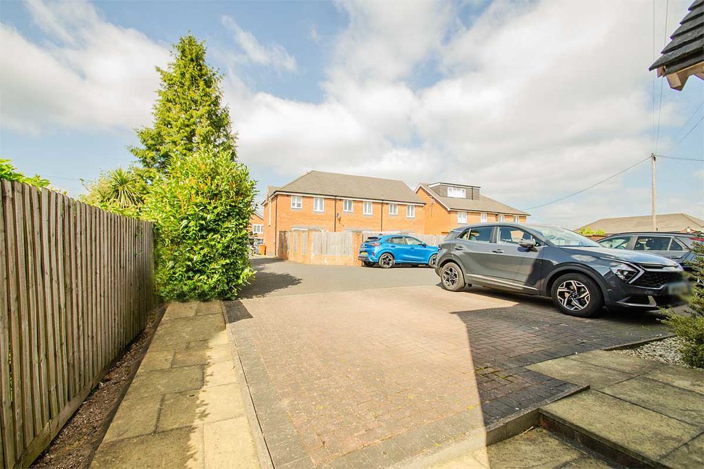 Additional image 4 of 2 bed property for saleRobinson Court, Chasetown, Burntwood WS7