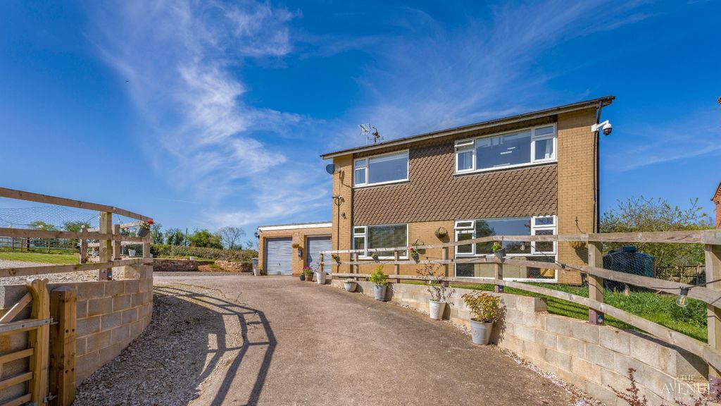 3 bed detached house for saleSt. Michaels Road, Stramshall, Uttoxeter, Staffordshire ST14